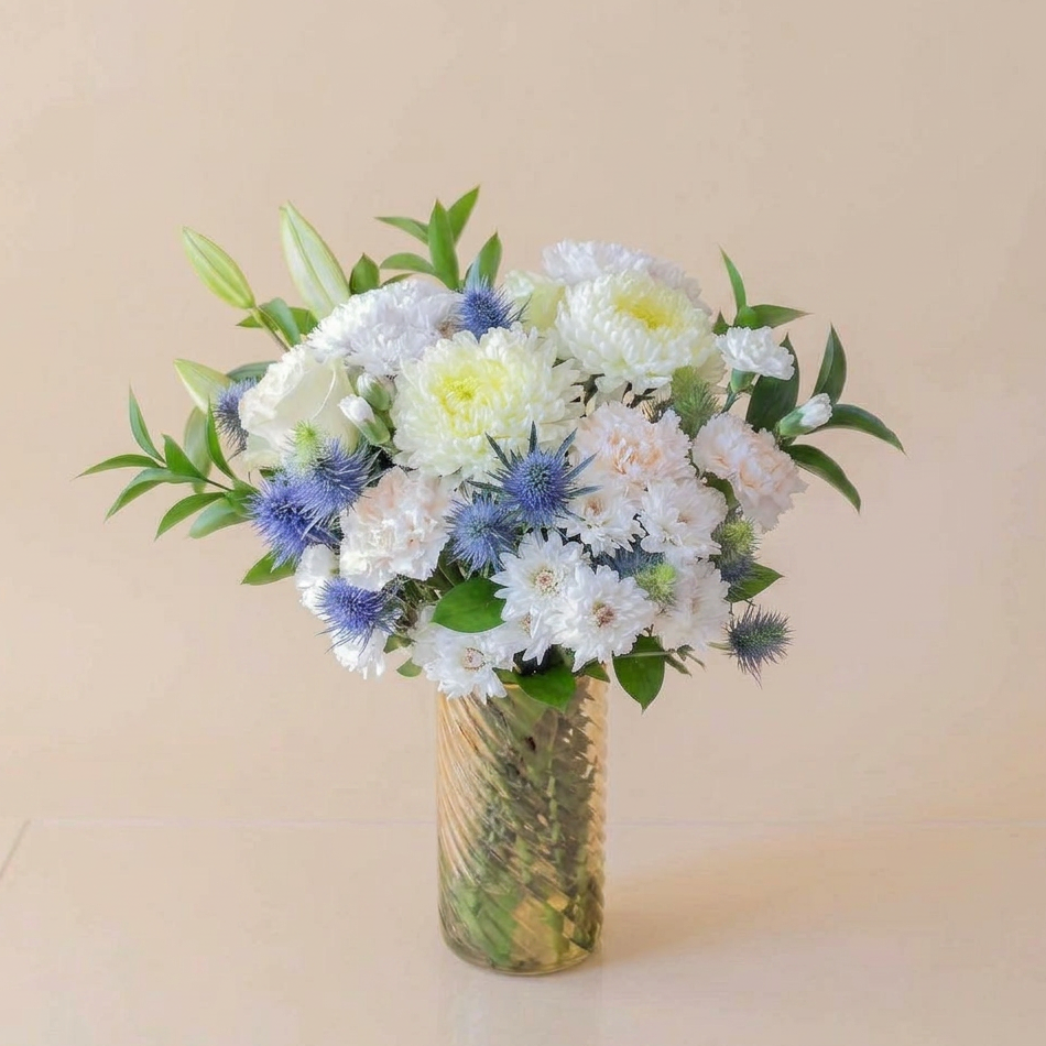 The Classic – White Flower Bouquet